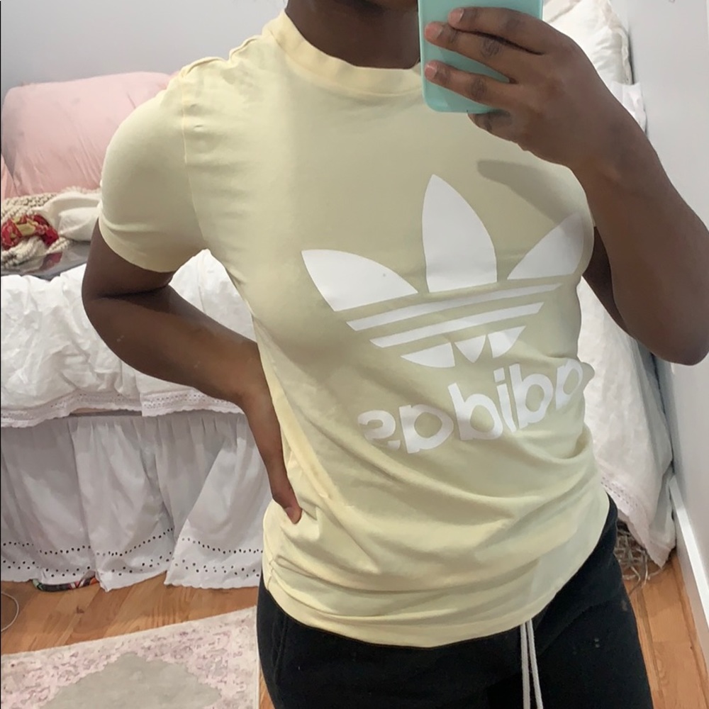 *CLOSET SALE-OFFER/BUNDLE* 
Adidas T shirt